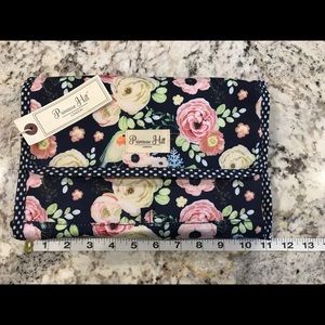 Primrose Hill hanging toiletries bag